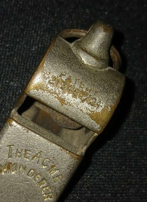 VINTAGE THE ARME THUNDERER POLICE WHISTLE ( Patent 213487/24  Made In ENGLAND        F156