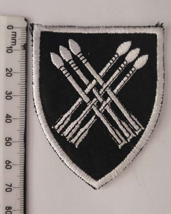32 Battalion cloth patch               F173
