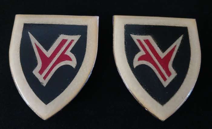 SWA  OTJIWARONGO COMMANDO SHOULDER FLASHES ( Note One Pin Repaired )  H51