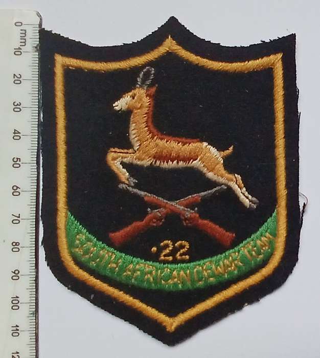 SA NATIONAL RIFLE ASSOCIATION DEWAR TEAM ( 1958 EMBROIDERED BADGE )               V63