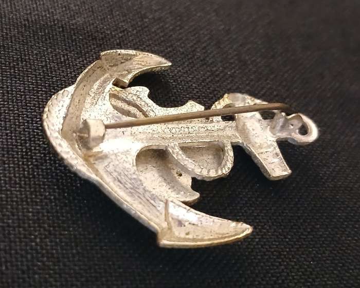 NORTHERN RHODESIA NAVY CAP BADGE       ( COLLIN R. OWEN 3555 )      V128
