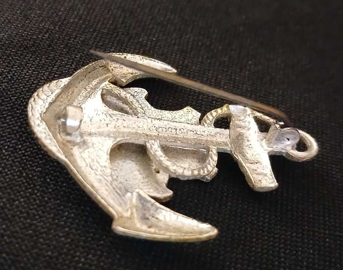 NORTHERN RHODESIA NAVY CAP BADGE       ( COLLIN R. OWEN 3555 )      V128