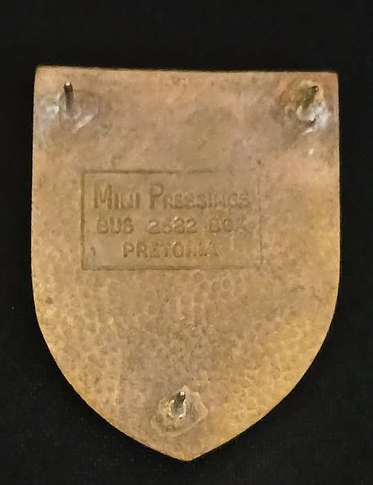 SADF 4 ARTILLERY REGIMENT SHOULDER FLASH      ENAMEL TYPE.  1ST ISSUE        V131