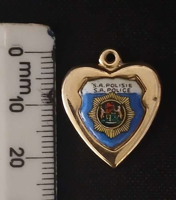 SOUTH AFRICAN POLICE PENDANT                 V134