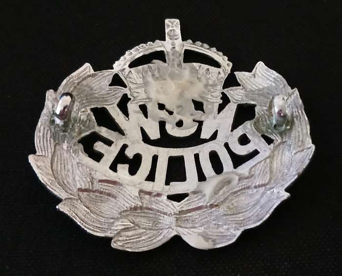 NSW POLICE COMMISSIONED OFFICERS CAP BADGE  ``` RARE ```               C11