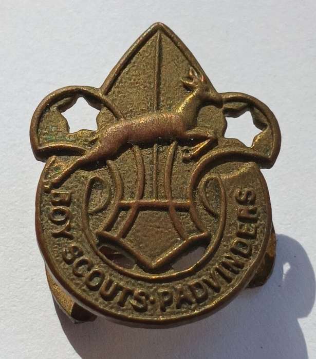 SA BOY SCOUTS ( AFRIKAANS VARIETY ) PADVINDERS BUTTON BADGE            C17