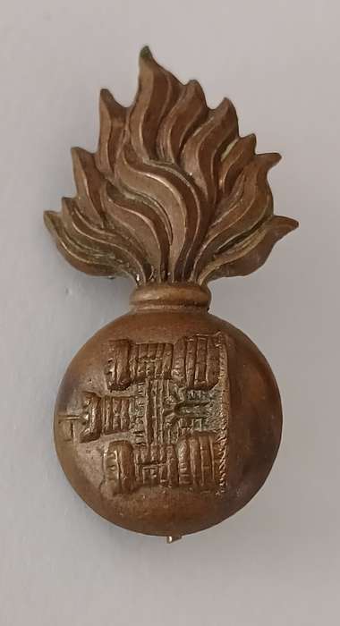 ROYAL INNISKILLING FUSILIERS IRISH REGIMENT BADGE               C18