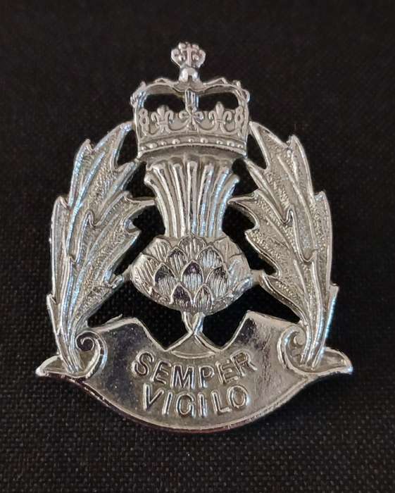 SCOTTISH POLICE SEMPER VIGILO CAP BADGES QUEENS CROWN               C39