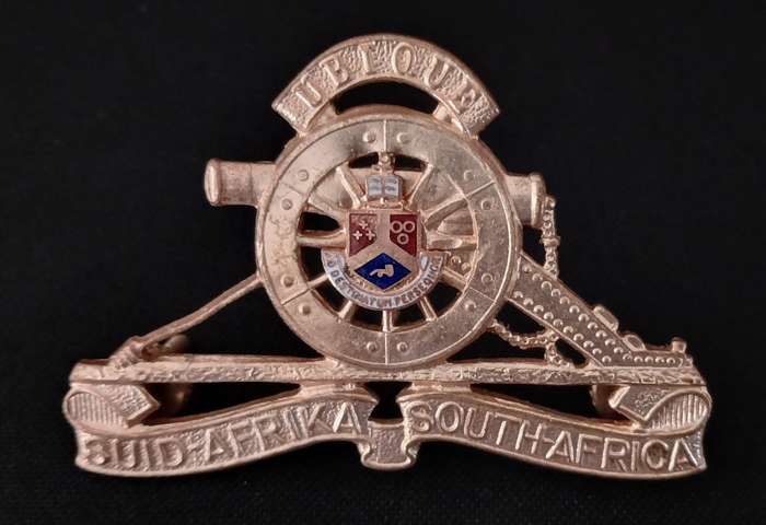 REGIMENT PRETORIA UNIVERSITY ARTILLERY CAP BADGE            C52