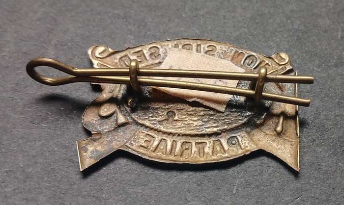 KAROO SKUTTERS / SCHUTTERS SOLID CENTER BRASS BADGE WORN 1914 - 1929   ( OWEN 1775 )  `RARE`     C58