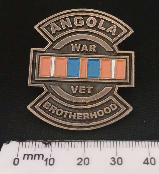 ANGOLA WAR VETERAN BROTHERHOOD BADGE                     C82