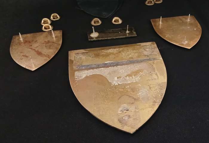 SADF WITWATERSRAND PLAQUE BADGE SHOULDER FLASH PAIR AND MOMMAND BAR                 C89