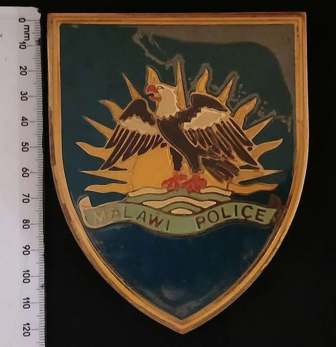 MALAWI POLICE BADGE        ( NOTE CONDITION )                 C104
