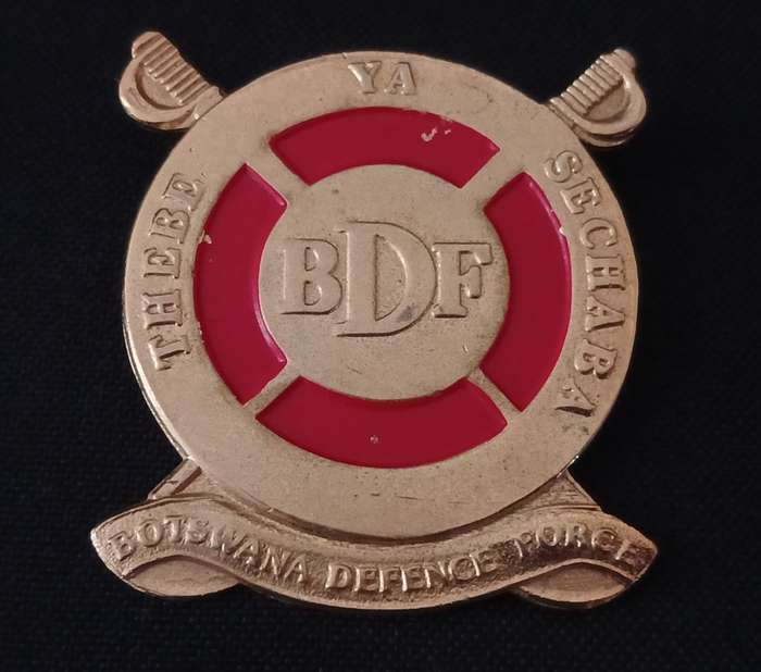BOTSWANA DEFENCE FORCE CAP BADGE               S11