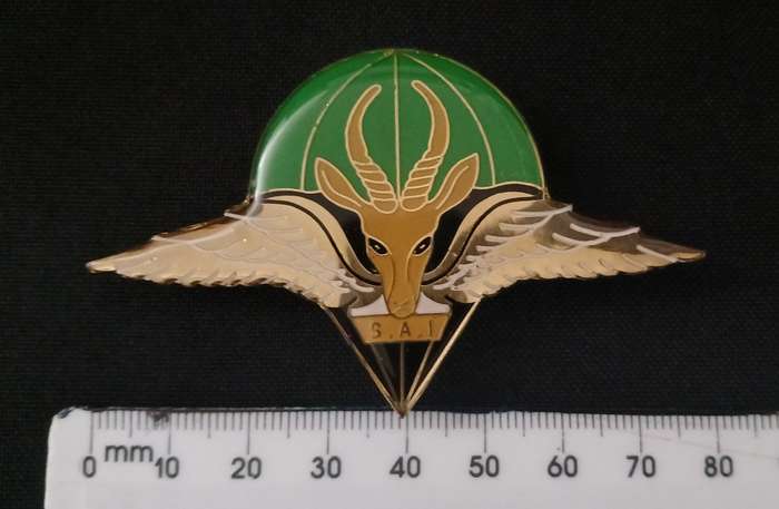 South Africa ( S.A.I ) Parachute Badge In Metal ( Very RARE )        R50