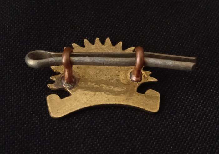 MALAWI ARMY  CAP BADGE                                   R91
