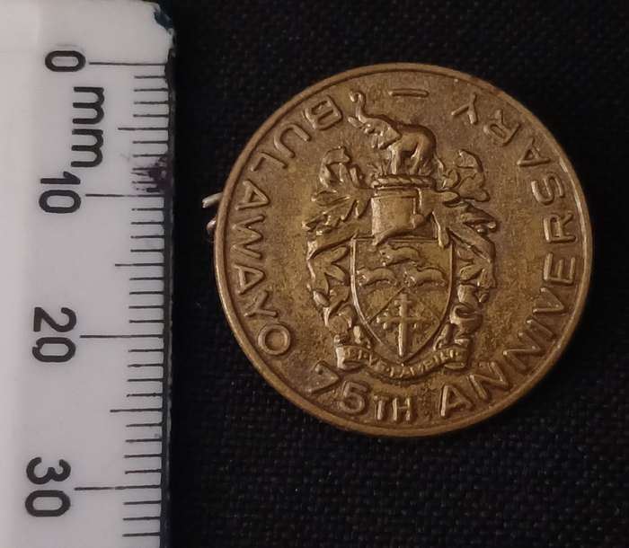BULAWAYO 75TH ANNIVERSARY PIN BADGE   ( NOTE PIN BROKEN OFF )    R98