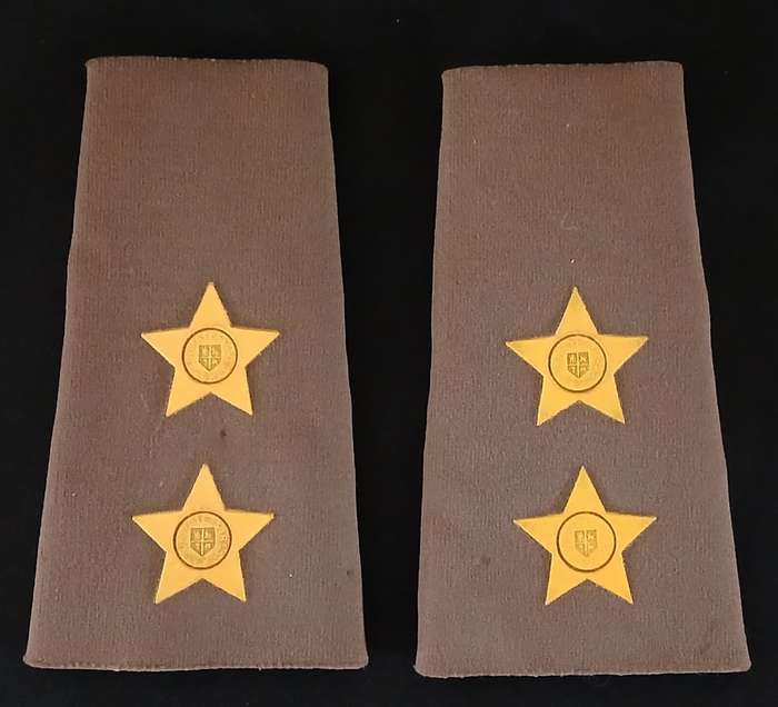 SADF LIEUTENANT TUPPERWARE EPAULETTES              R110
