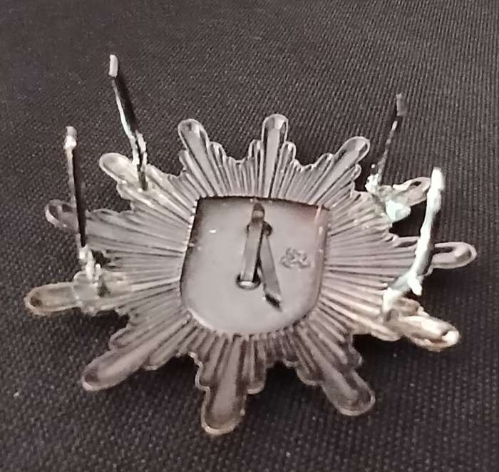 GERMAN BADEN WURTTEMBERG POLICE HAT BADGE    ( WITH MAKERS MARK )                    R128