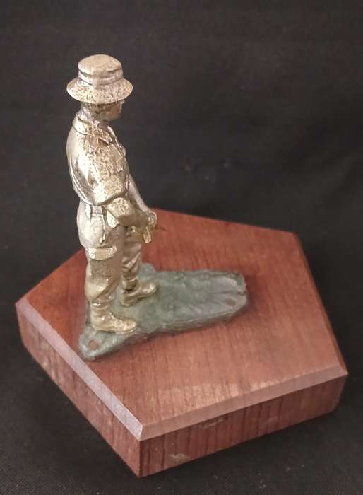 SA BORDER WAR  TROOPIE STATUETTE ON A WOODEN BASE  -- SWA NAMIBIA        ( Weight: 250 grams )