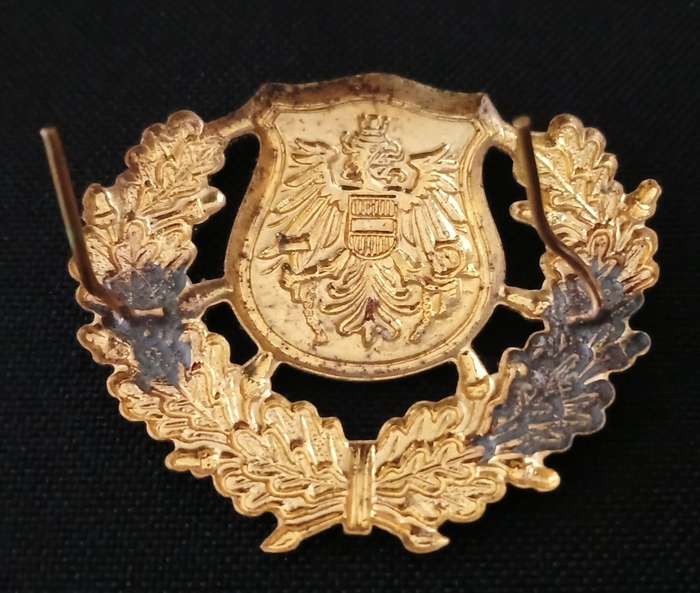 AUSTRIA FEDERAL POLICE CAP BADGE                        L28