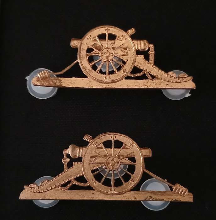 ARTILLERY PROFICIENCY MASTER GUNNER COLLAR BADGE PAIR                    L29