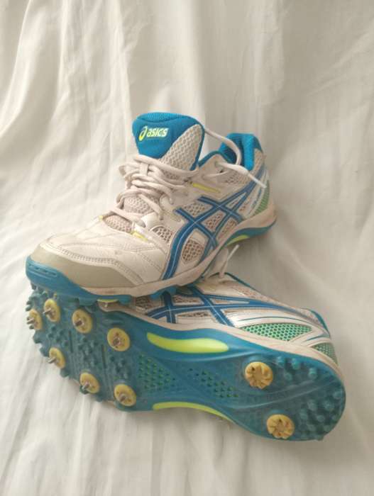 Asics Gel Gully 5 Cricket Spikes Shoe size US10