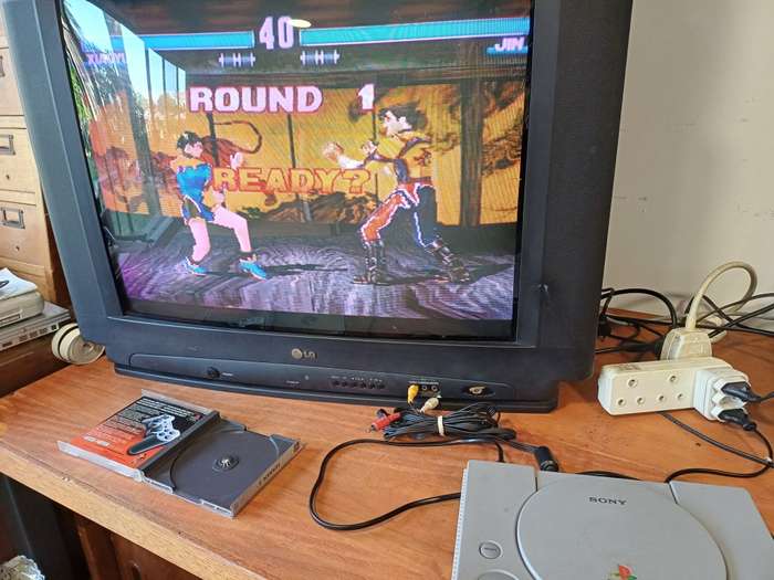 PlayStation 1 (System Complete) plus generic controller