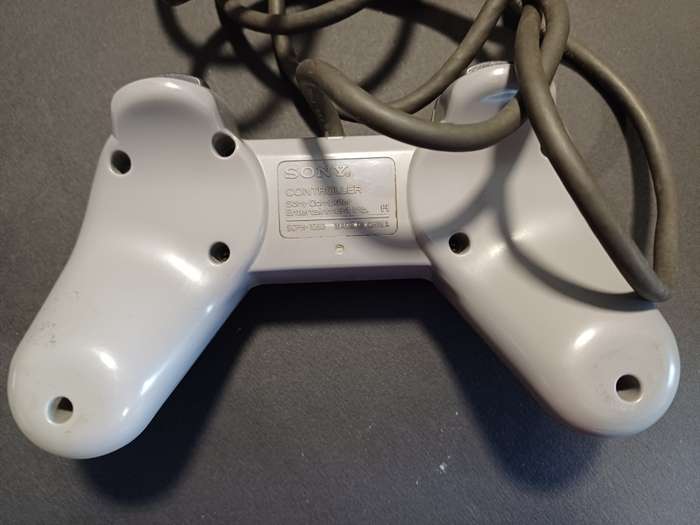 PlayStation 1 (System Complete) plus generic controller