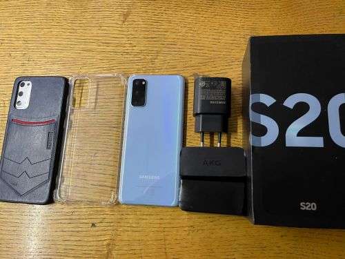 **Boxed**Samsung S20 in Very Good Condition