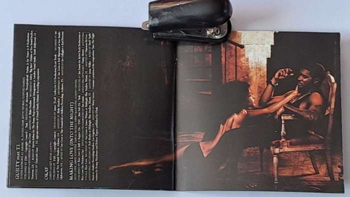 CD - Usher  - Raymond V Raymond -   2010