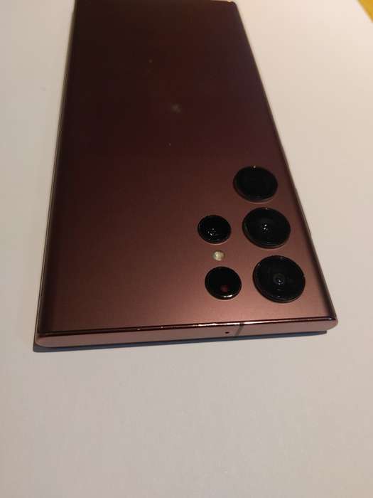 Samsung Galaxy | S22 Ultra 5G | 256GB | All Networks | Dual Sim | Burgundy | Very Good Condition