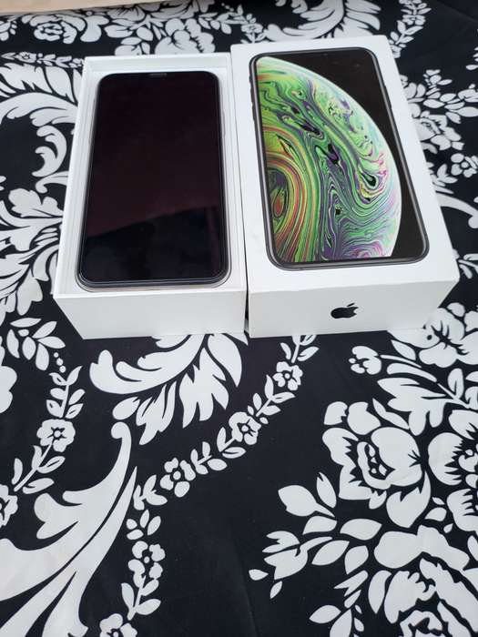 iPhone X - Silver - 256GB - Box Included - Excellent Condition