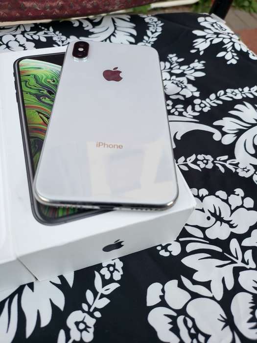 iPhone X - Silver - 256GB - Box Included - Excellent Condition