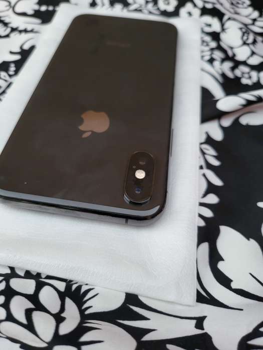 iPhone XS - Space Grey - 256GB - Excellent Condition