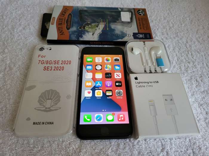 iPhone 7 - Black - 256GB - Excellent Condition - Complete Package