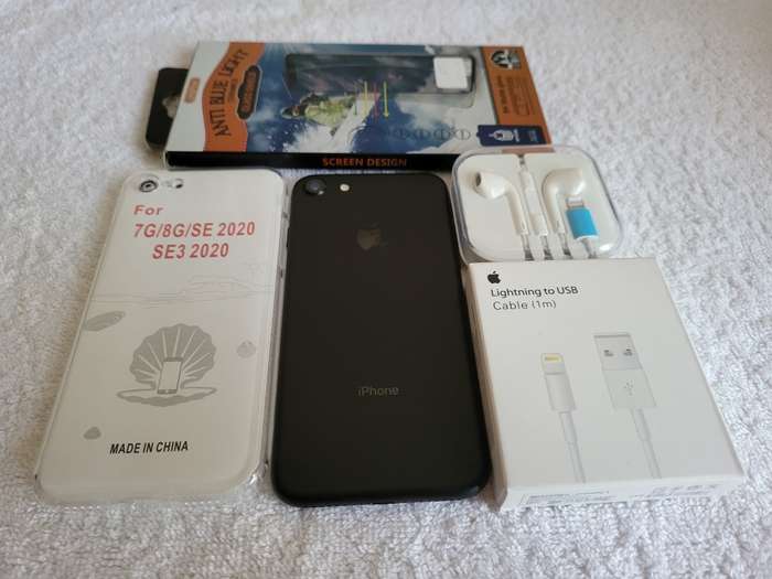 iPhone 7 - Black - 256GB - Excellent Condition - Complete Package