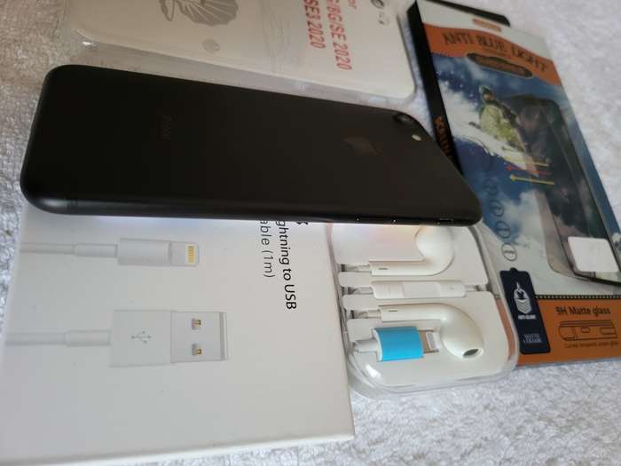 iPhone 7 - Black - 256GB - Excellent Condition - Complete Package