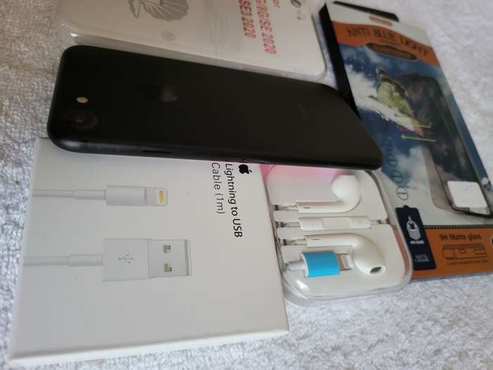 iPhone 7 - Black - 256GB - Excellent Condition - Complete Package