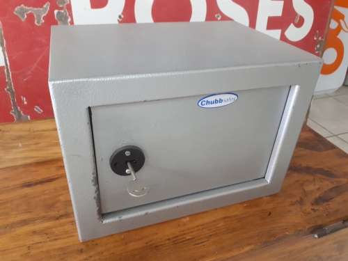 Chubb Safe 35cm x 25cm x 25cm