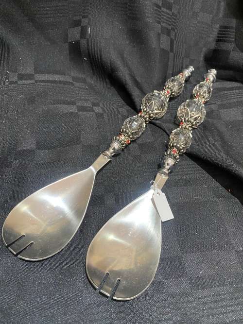 Salad servers(C)