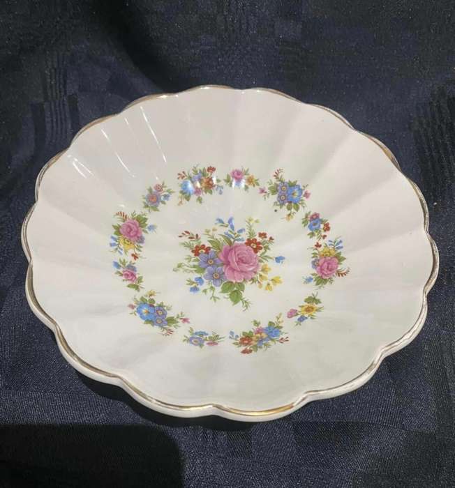 Bowl pedestal bowl