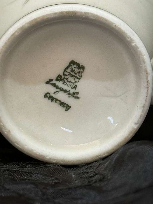 Creamer/milk jug  Bavarian