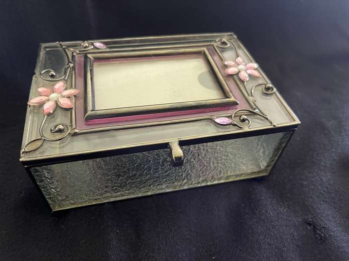 Jewellery box lead painted glass