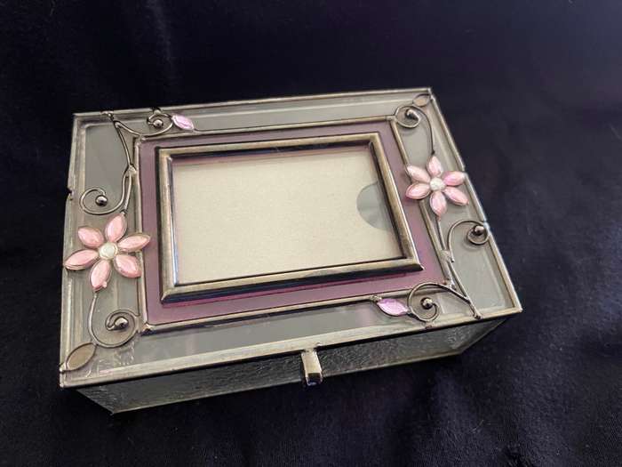 Jewellery box lead painted glass