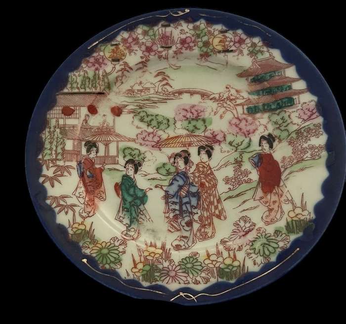 Plate display  Oriental