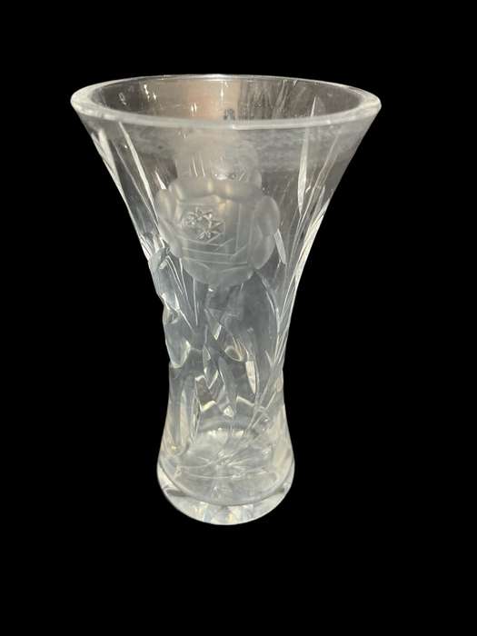 Vase rose cut
