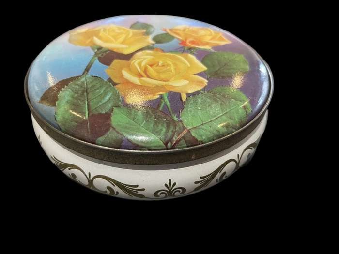 Ornament tin vintage