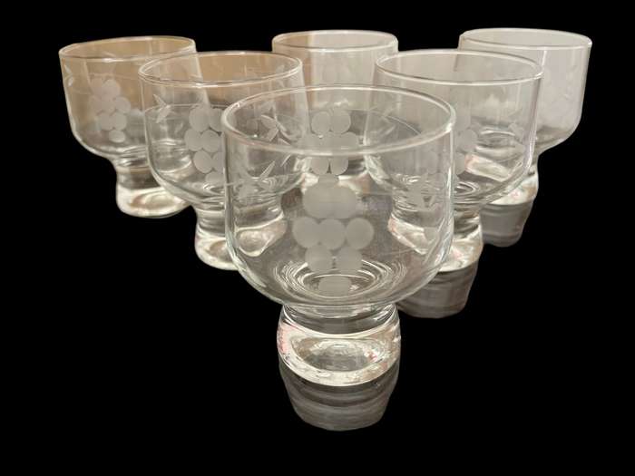 Glasses grape etched
