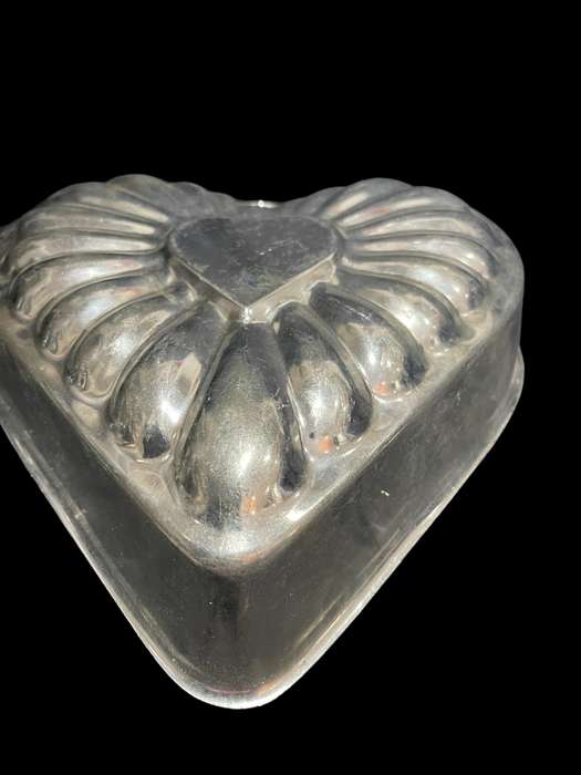 Cake tin heart shaped
